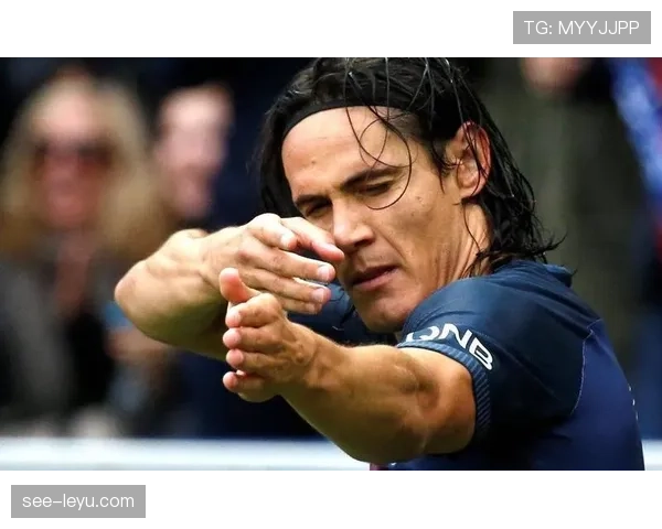 卡瓦尼半夜开豪车狂飙，隔壁邻居怀疑他在拍动作片？