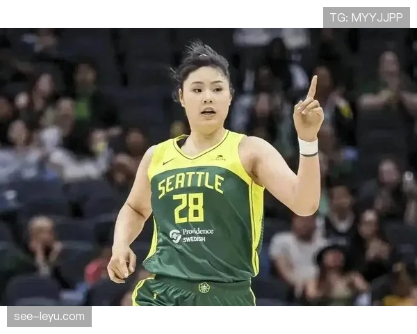 李月汝训练完啃鸡腿的样子，真的不像拿WNBA工资的人？