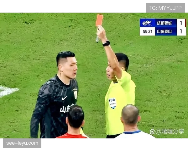 故意手球判罚标准为何常引发争议，VAR如何介入判定？